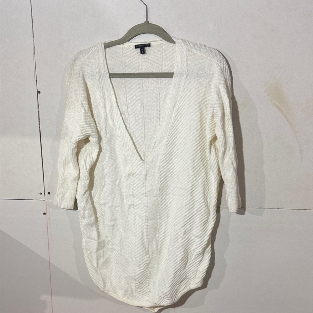 Express Women's Cream V-Neck Sweater